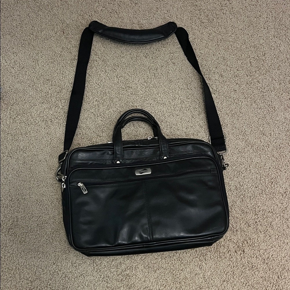 American tourister Black Leather Men's messenger Bag